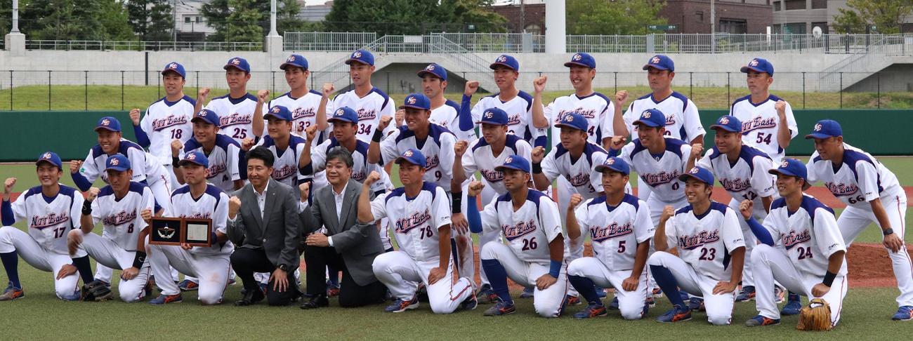 日本ウェルネス対NTT東日本　8大会連続17回目の日本選手権出場を決めたNTT東日本（撮影・保坂恭子）
