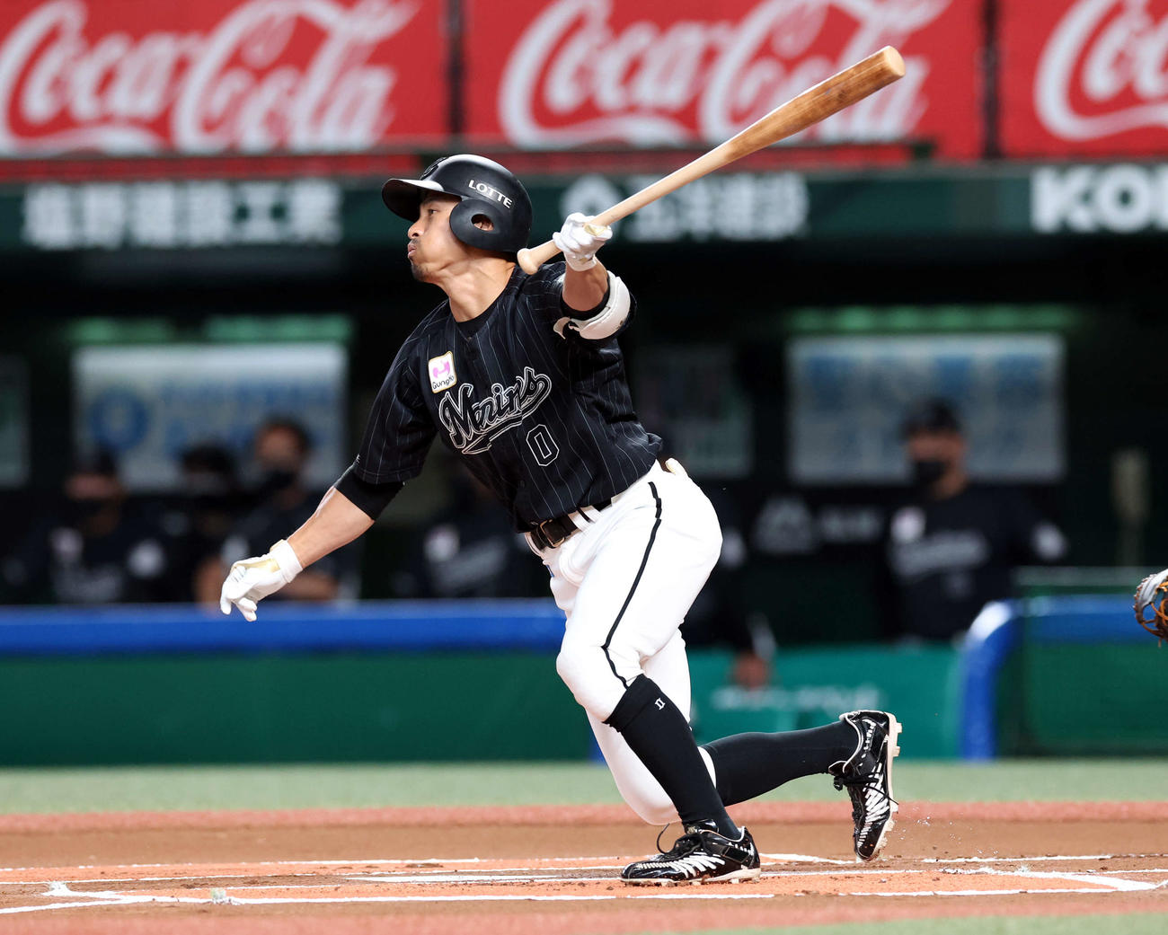 西武対ロッテ　1回表ロッテ無死、荻野は中前打を放つ（撮影・浅見桂子）