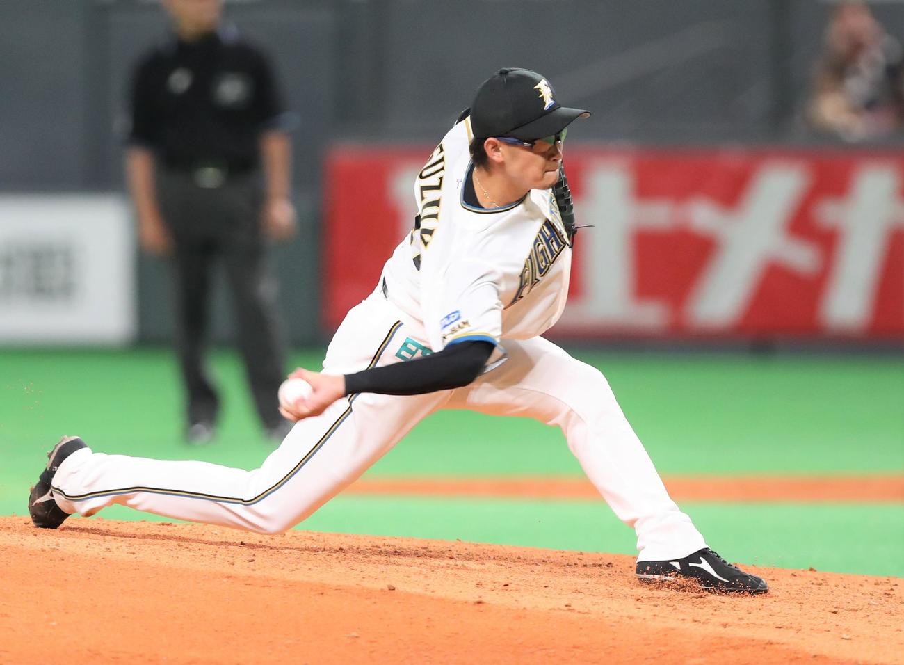 日本ハム対オリックス　4回途中登板の鈴木（撮影・黒川智章）
