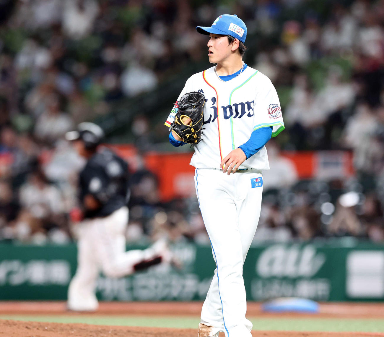 西武対ロッテ　3回表ロッテ2死、井上にソロ本塁打を許した隅田（撮影・浅見桂子）