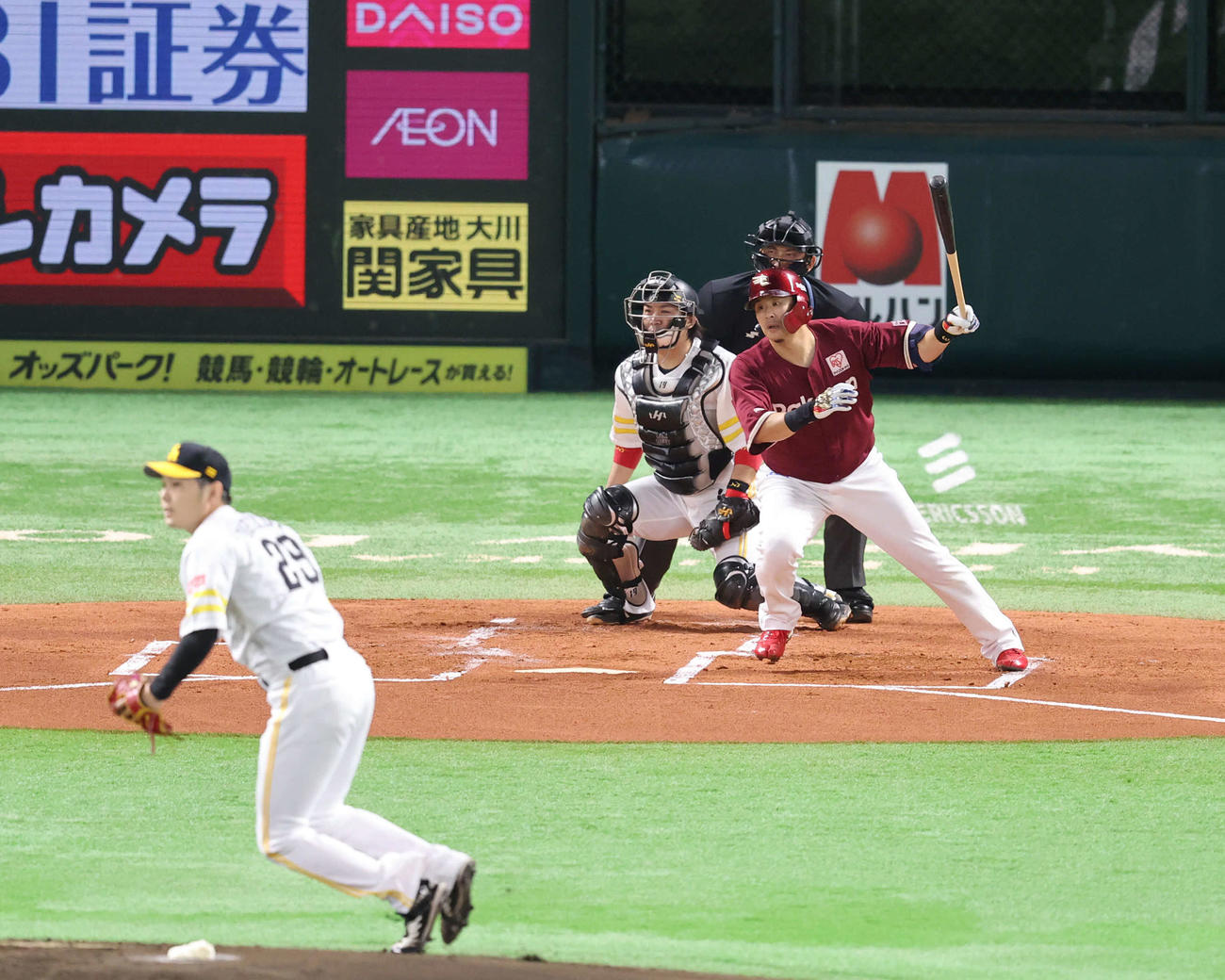 ソフトバンク対楽天　1回表楽天無死一、三塁、浅村は先制の右前適時打を放つ（撮影・梅根麻紀）