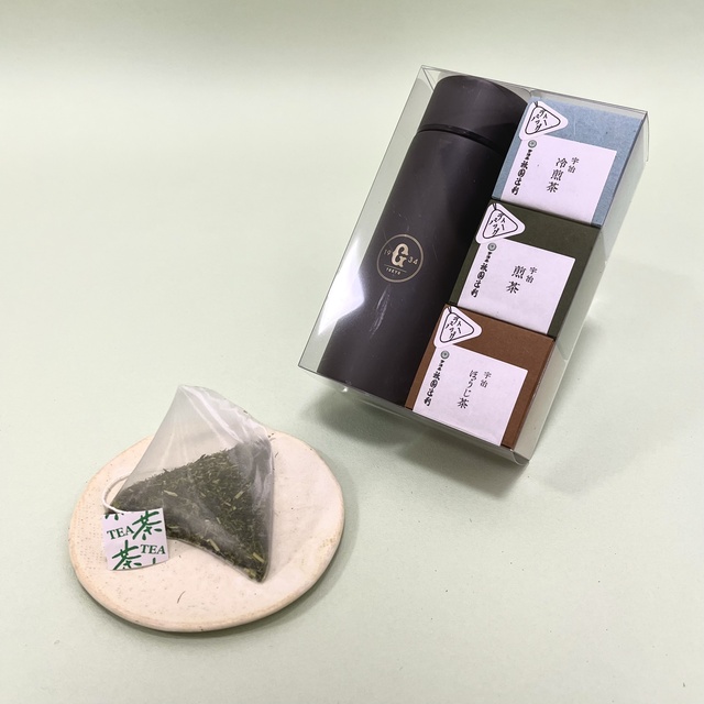 巨人が敬老の日にちなんで発売する「一煎ティーバッグ3種＆ポケトル」(球団提供)