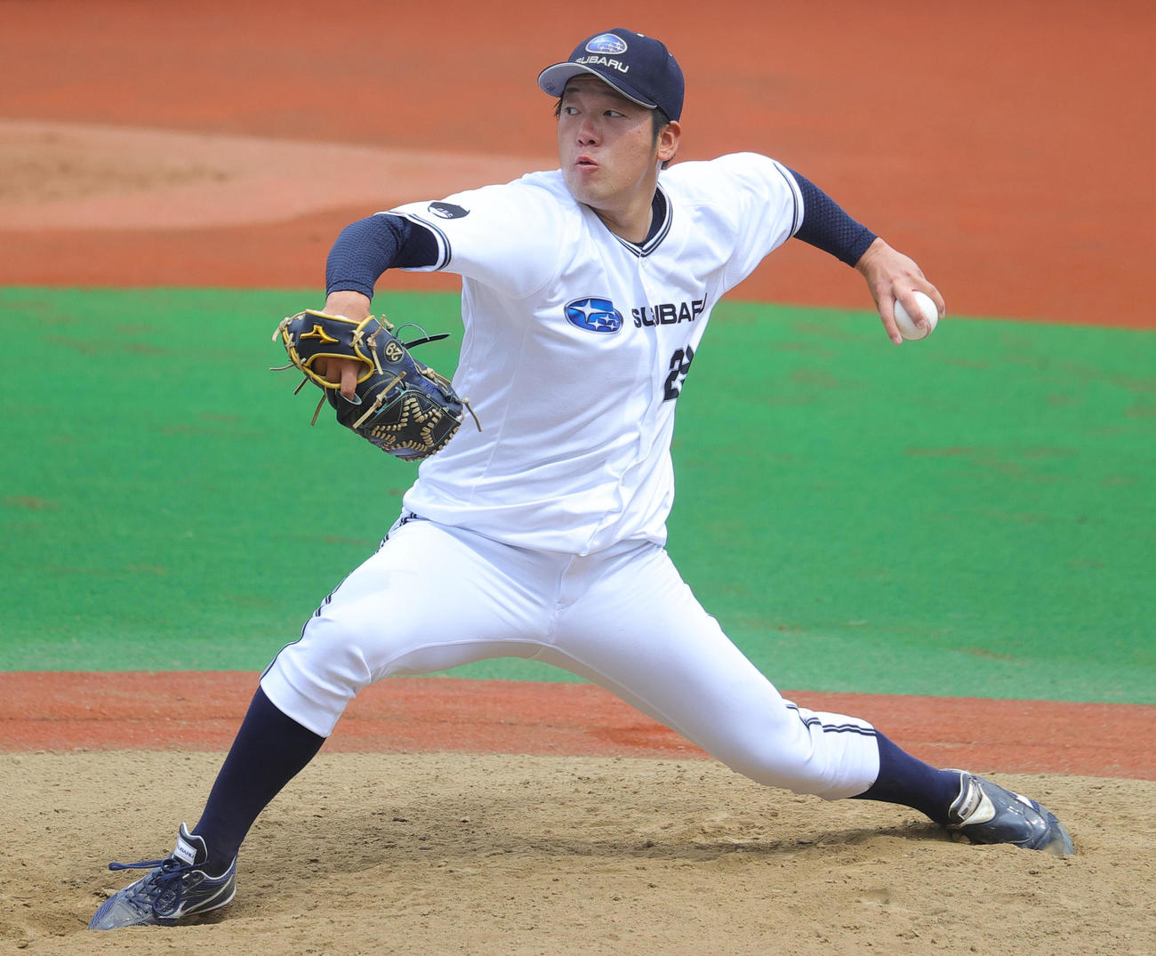 JFE東日本対SUBARU　力投するSUBARU・阿部（撮影・野上伸悟）