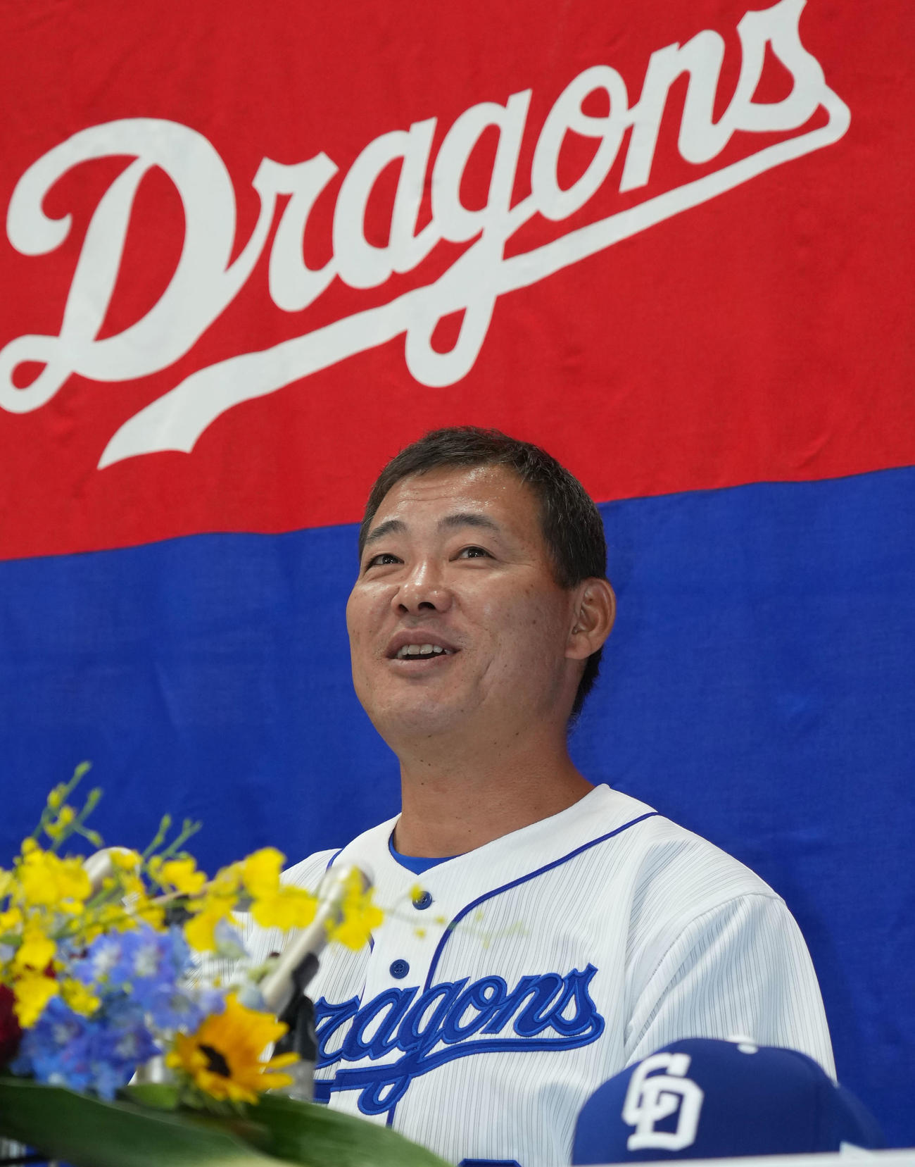 福留孝介引退会見　会見する福留（撮影・森本幸一）