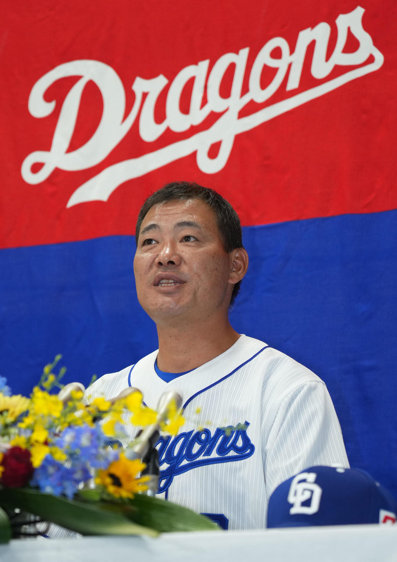 福留孝介引退会見　会見する福留（撮影・森本幸一）