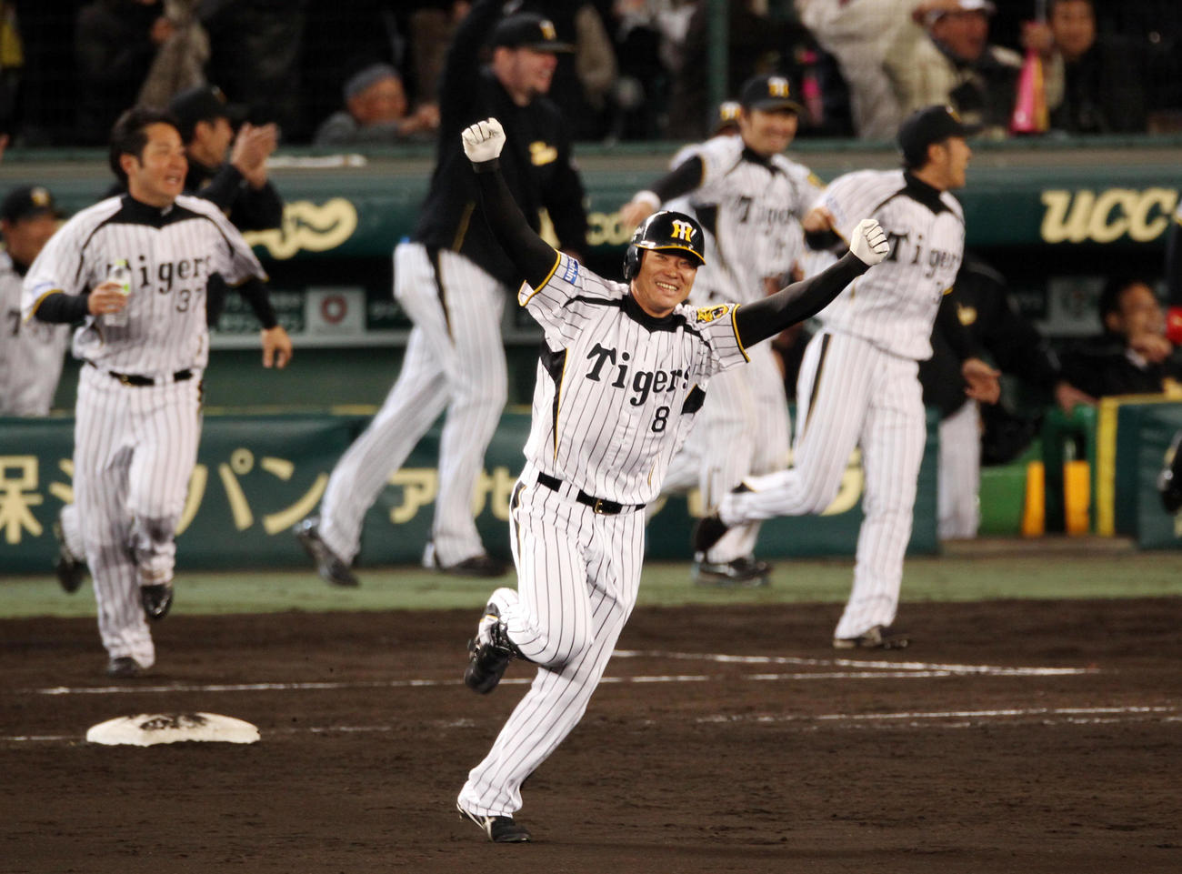 13年4月、ヤクルト戦の延長12回にサヨナラ満塁本塁打を放った福留孝介
