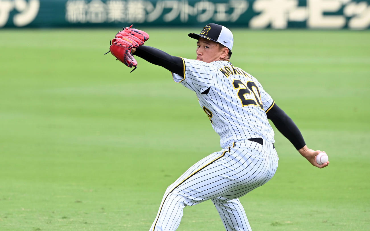 力強いキャッチボールを行う森木（撮影・前岡正明）