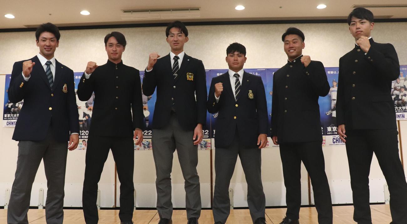 東京6大学秋季リーグ開幕に向けて会見に臨んだ左から明大・山田、慶大・橋本、立大・荘司、法大・宮崎、早大・蛭間、東大・井沢（撮影・保坂恭子）