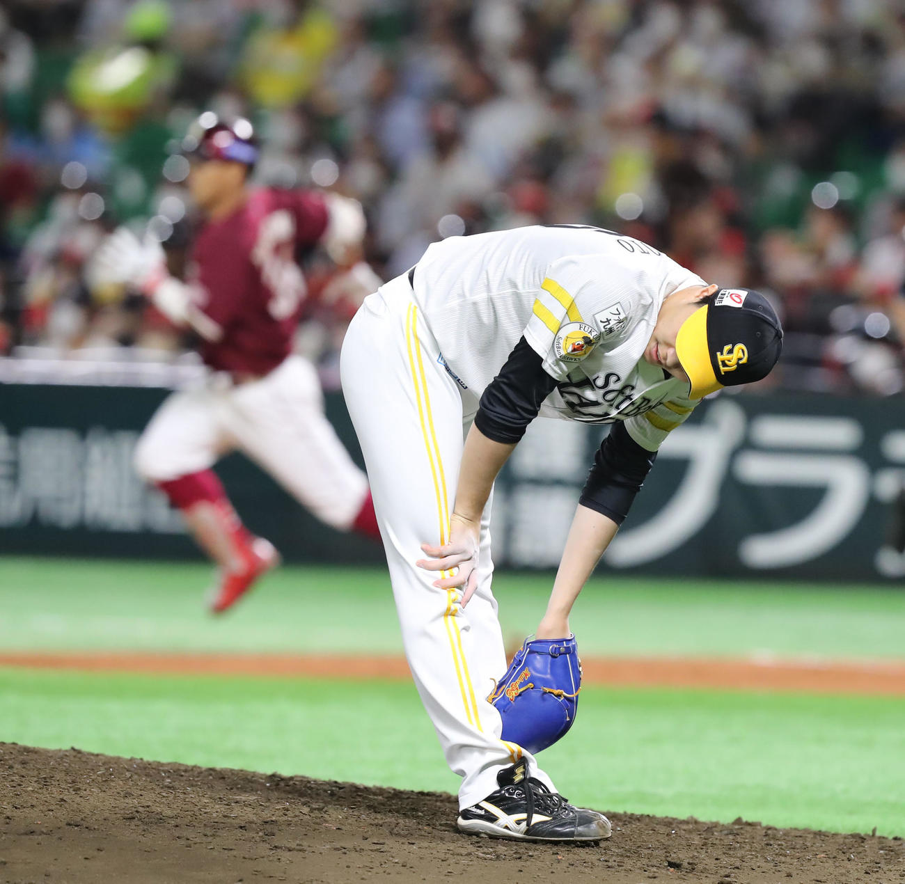 7回表楽天2死、松本は山崎に左越え本塁打を浴びる（撮影・屋方直哉）
