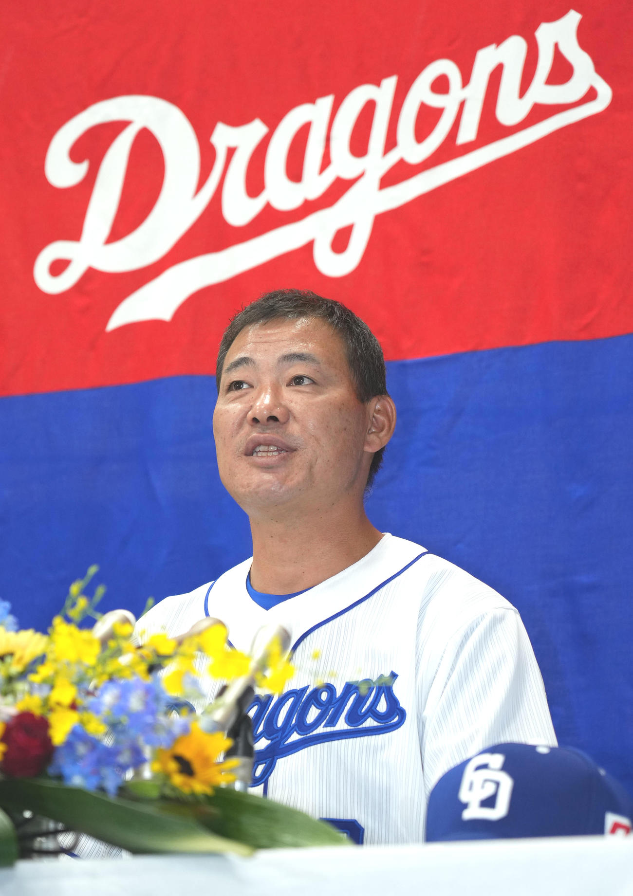 福留孝介引退会見　会見する福留（撮影・森本幸一）