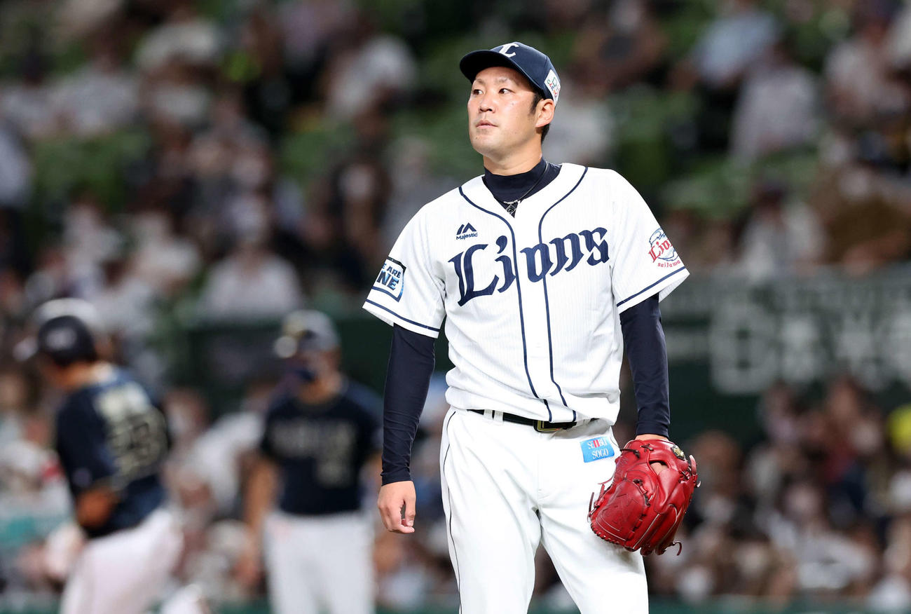 8回表オリックス無死、伏見に左越え本塁打を浴びた増田（撮影・浅見桂子）