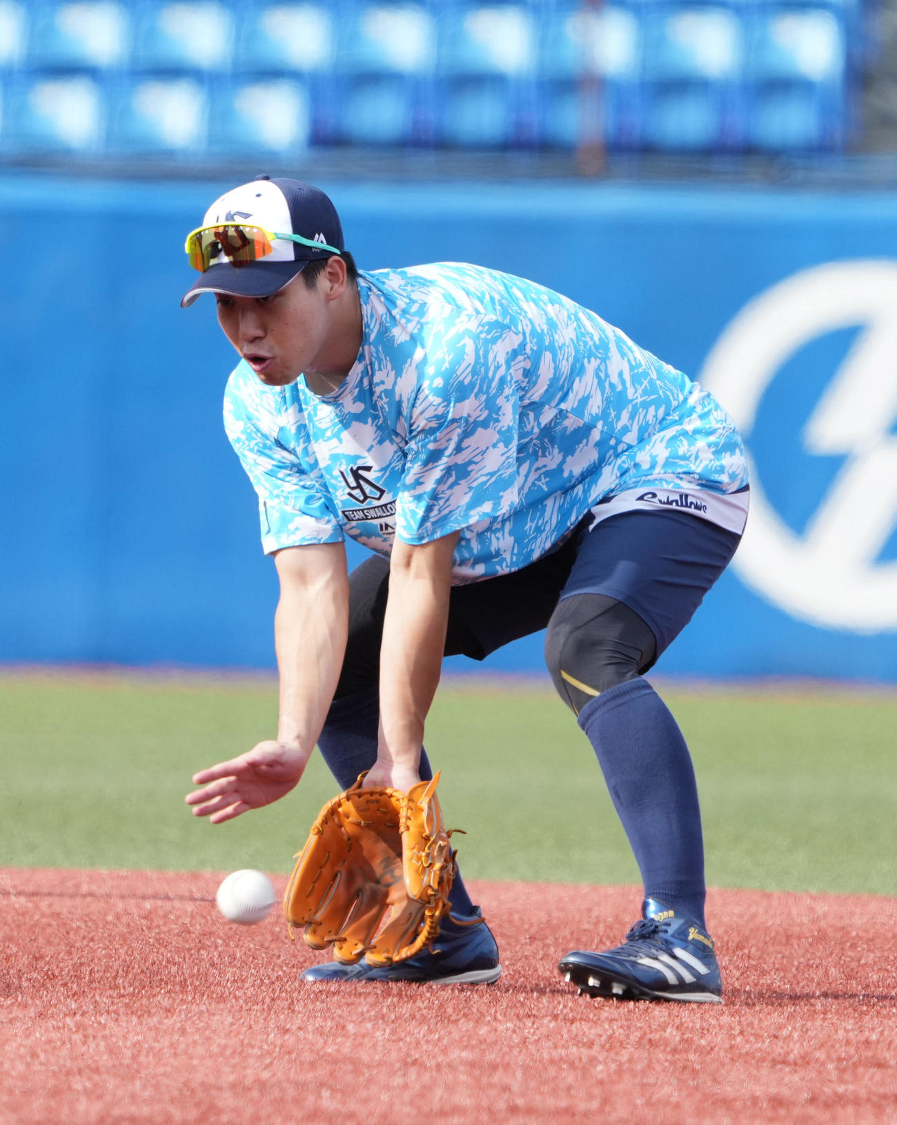 ヤクルト対広島　試合前の練習に臨むヤクルト山田（撮影・小沢裕）
