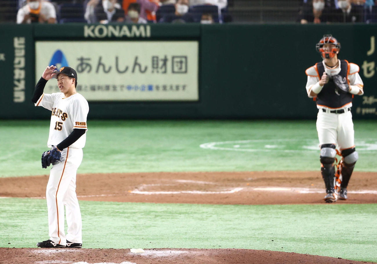 巨人対中日　10回表中日1死二塁、ビシエドに右前適時打を浴び、険しい表情を浮かべる大勢（撮影・河田真司）
