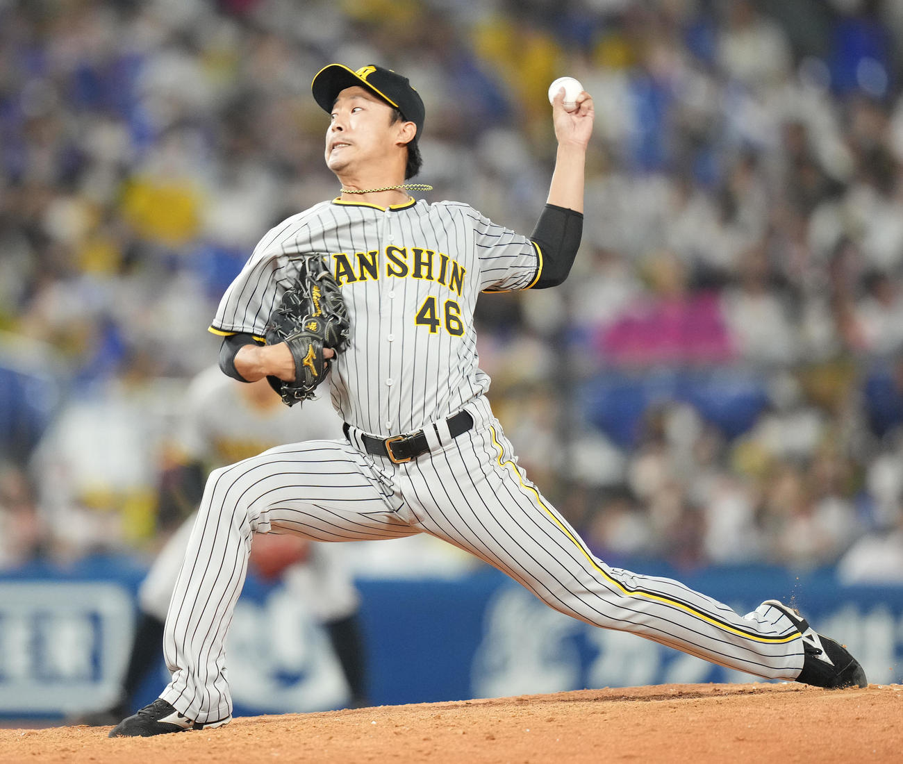 DeNA対阪神　6回裏から3番手で登板した阪神島本（撮影・鈴木みどり）