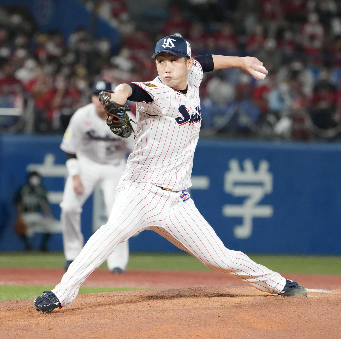 ヤクルト対広島　ヤクルト2番手で登板し、プロ初勝利を挙げた久保（撮影・小沢裕）