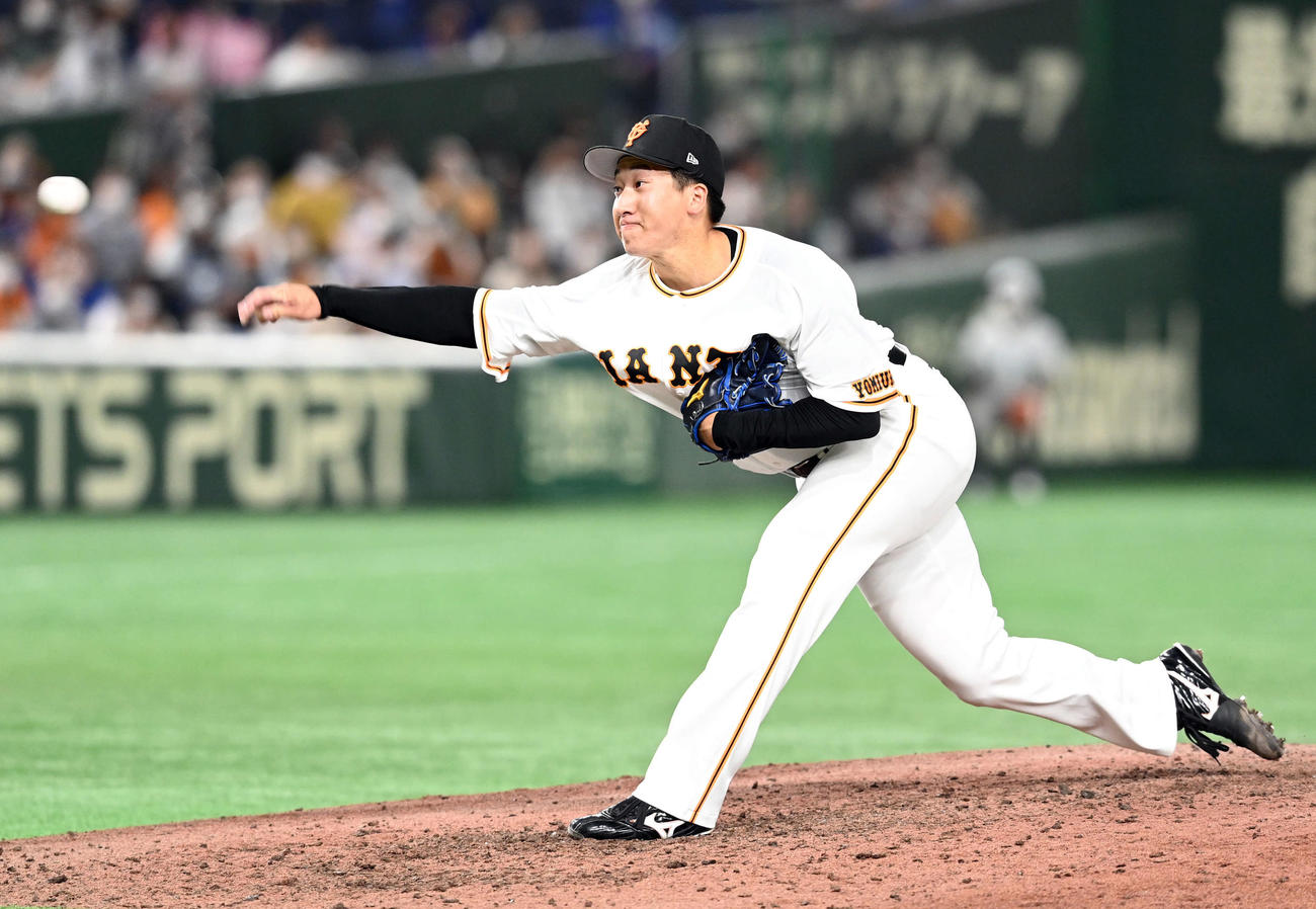 巨人対中日　10回からマウンドに上がった巨人大勢（撮影・たえ見朱実）