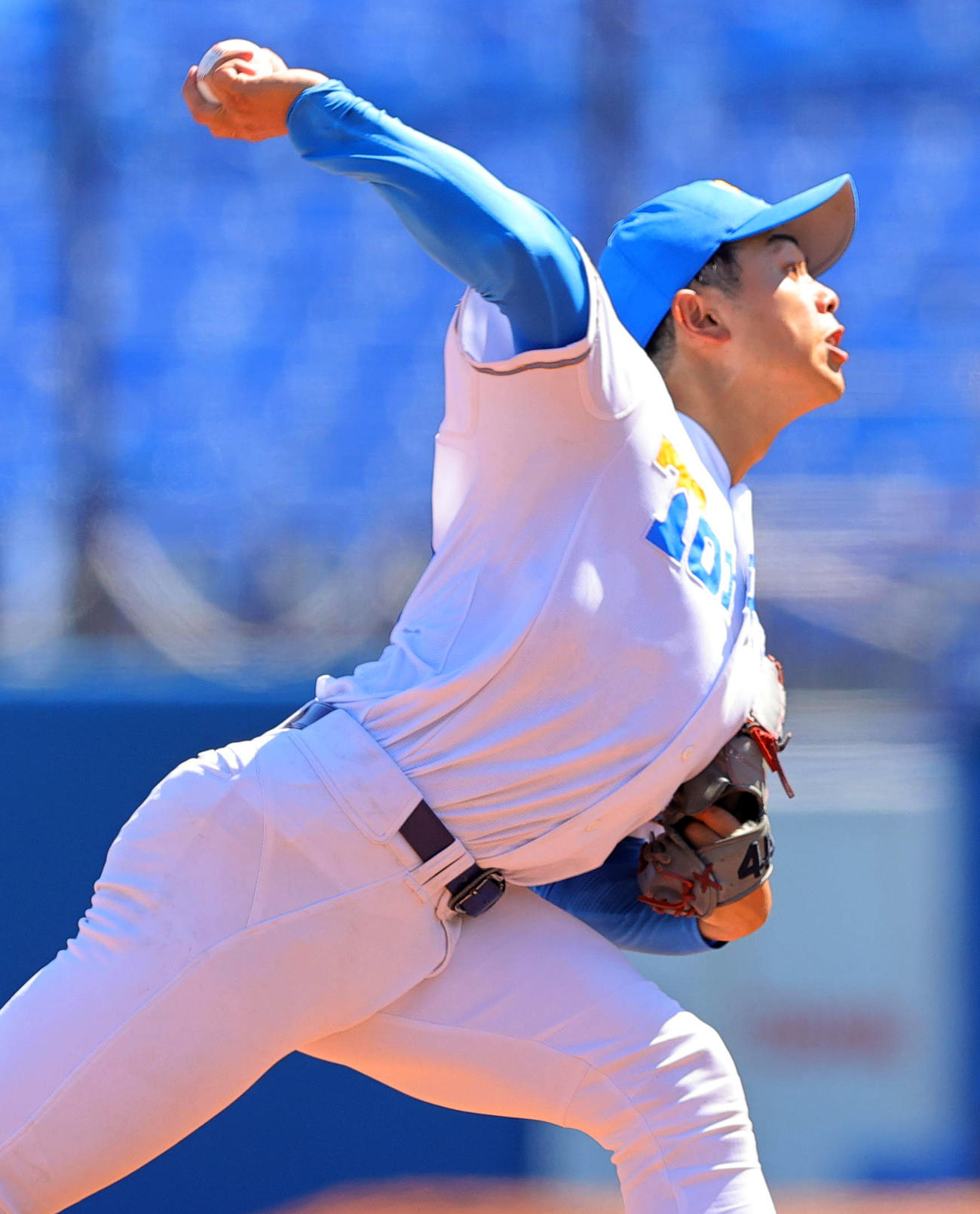 明大対東大　力投する東大先発の井沢（撮影・野上伸悟）