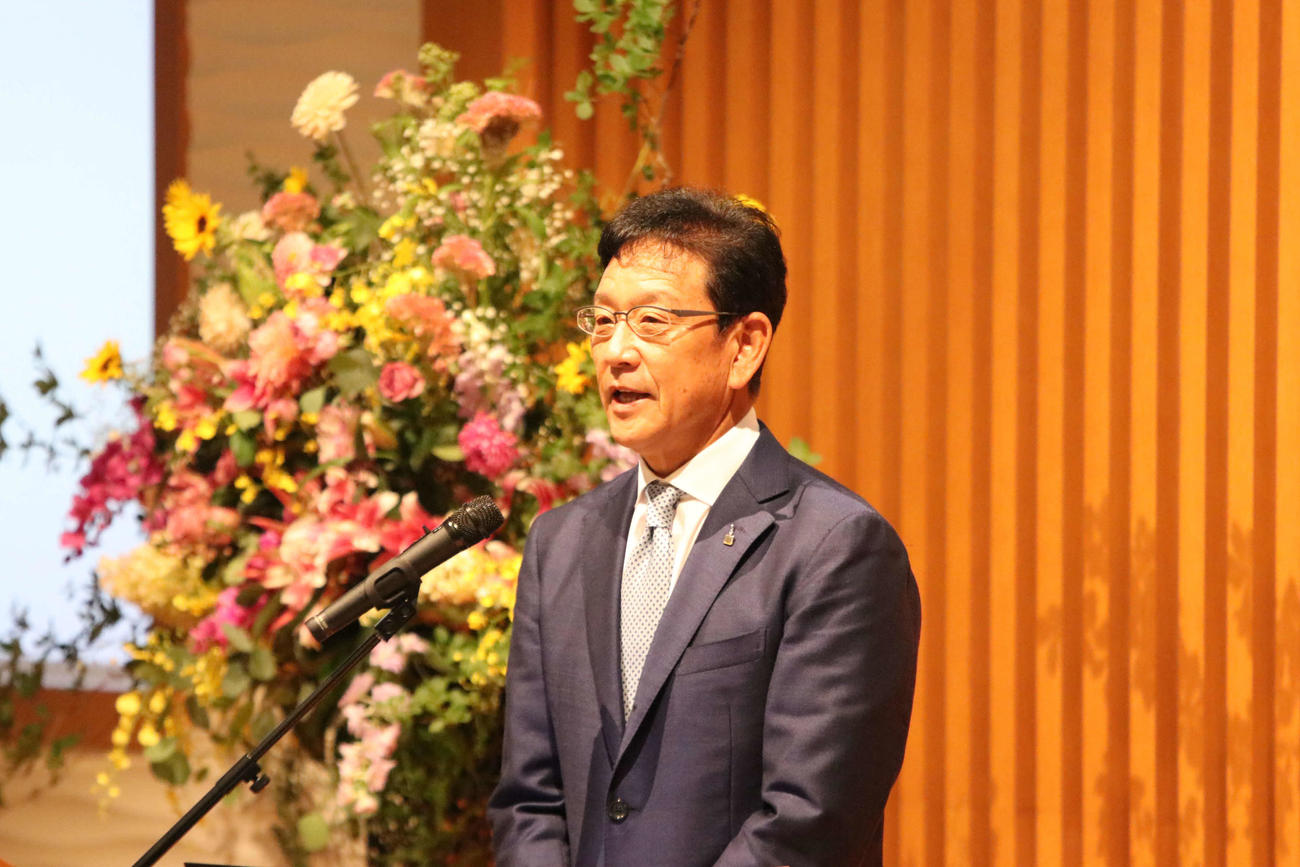 札幌国際大で講演を行った侍ジャパン栗山監督（撮影・山崎純一）