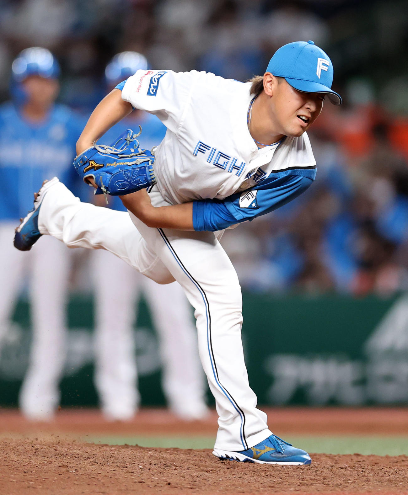西武対日本ハム　10回裏途中から登板する河野（撮影・狩俣裕三）