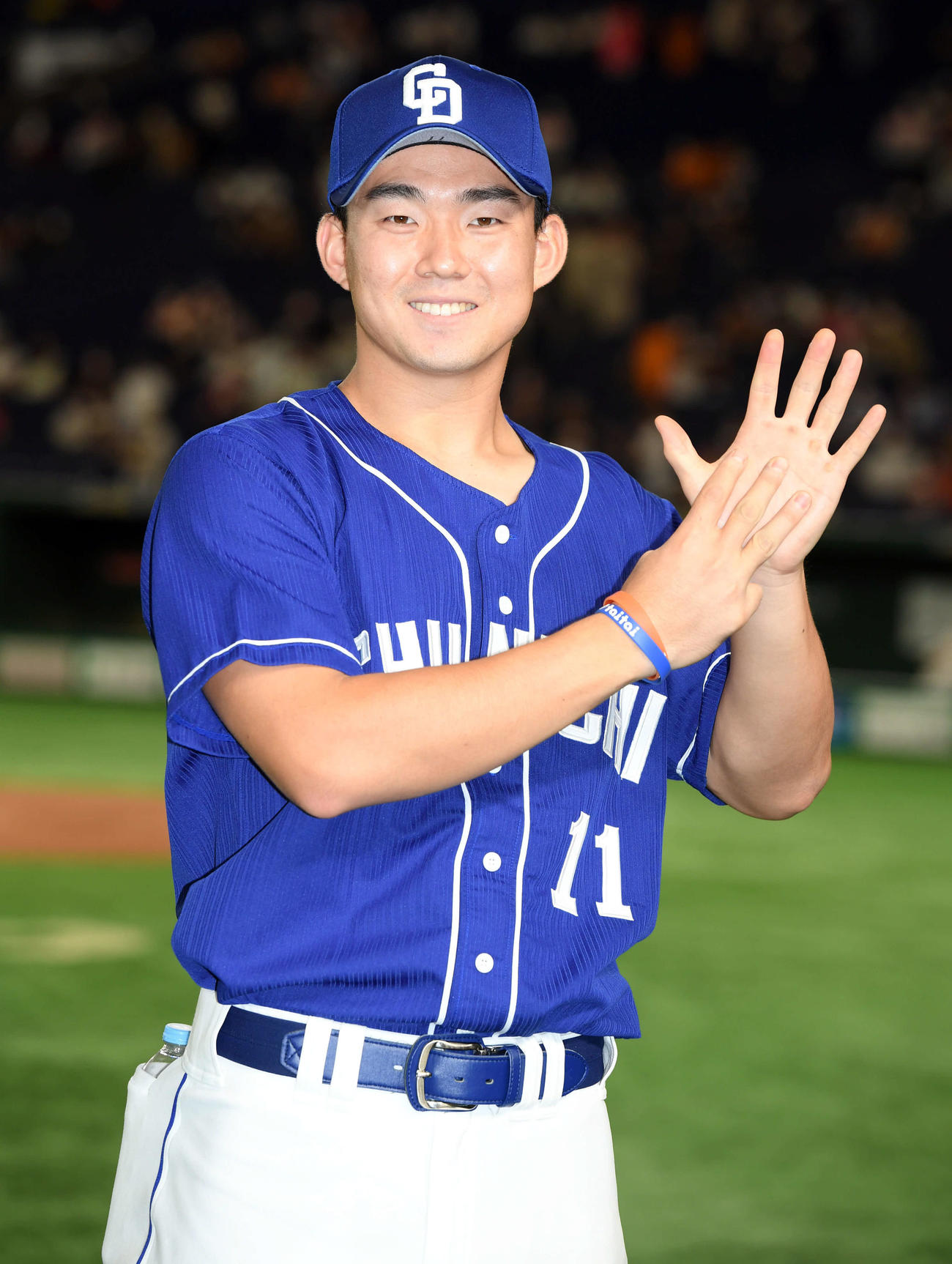 巨人対中日　今季8勝目を挙げた中日小笠原（撮影・たえ見朱実）