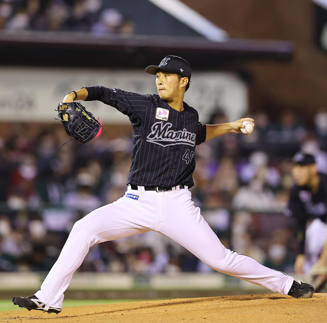 力投するロッテ先発の本前郁也（撮影・垰建太）