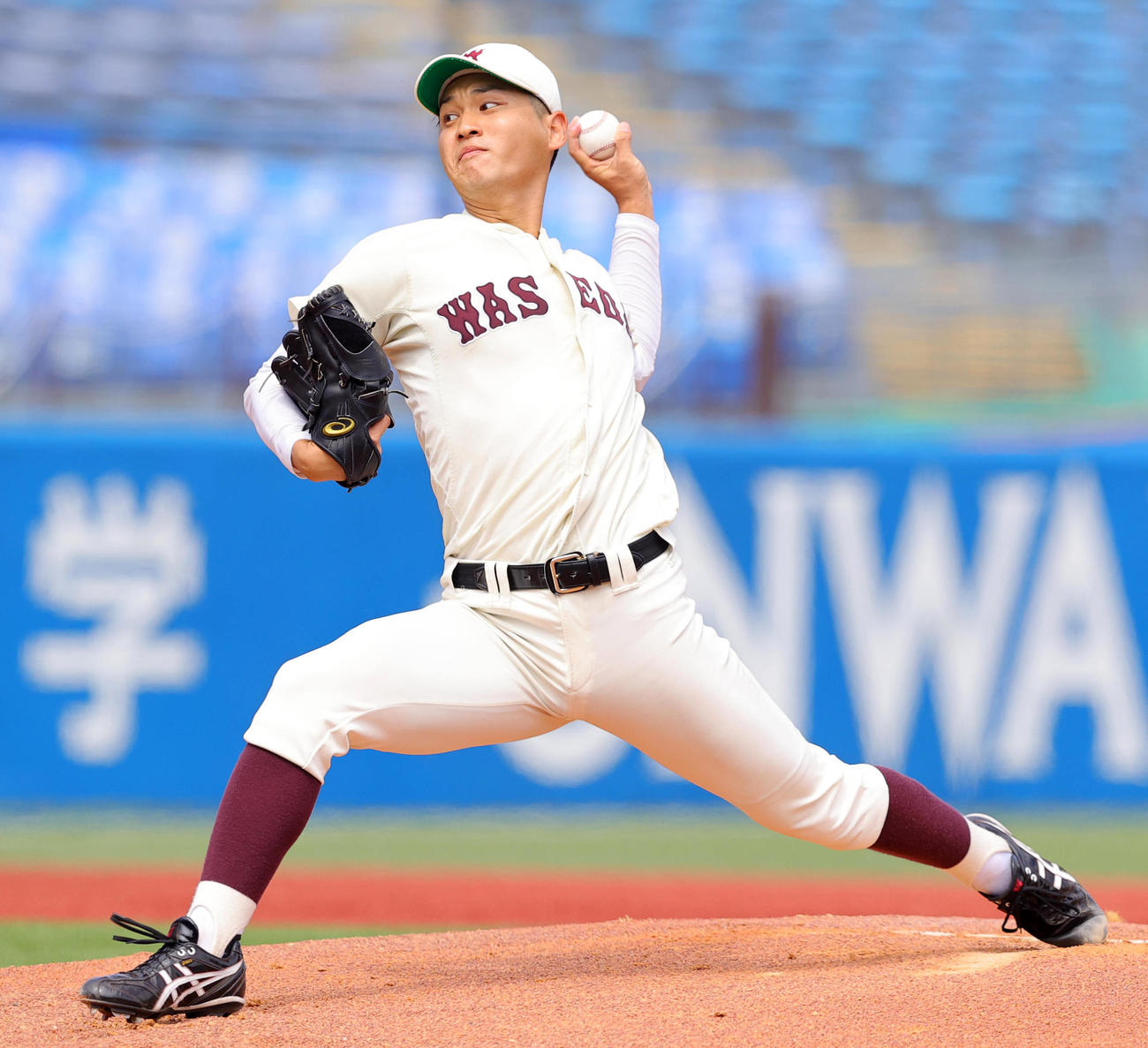 法大対早大　力投する早大先発の清水大（撮影・野上伸悟）