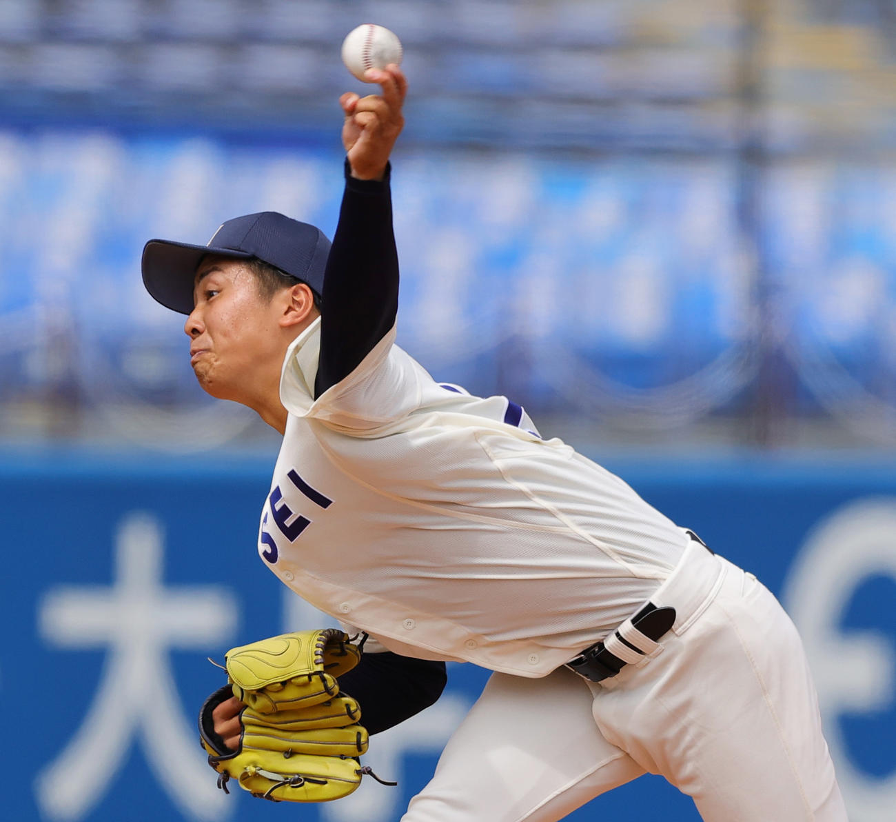 法大対早大　力投する法大先発の吉鶴（撮影・野上伸悟）