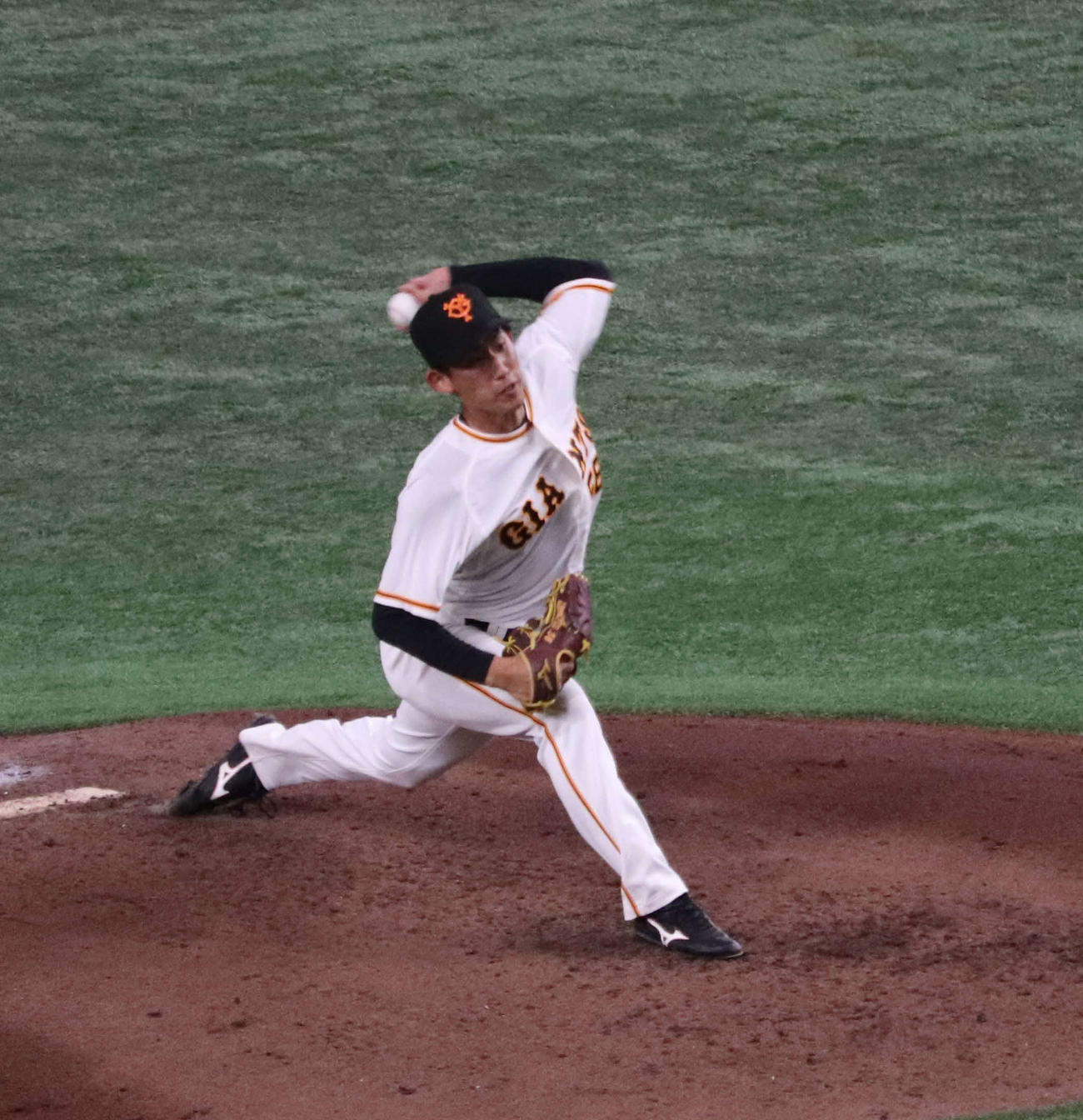 イースタン・リーグ巨人対ヤクルト　公式戦初登板を果たした高卒ルーキーの巨人石田（撮影・小早川宗一郎）