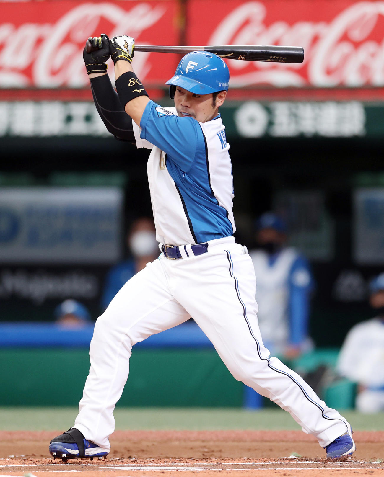 西武対日本ハム　1回表日本ハム1死二塁、左前打を放つ近藤（撮影・狩俣裕三）