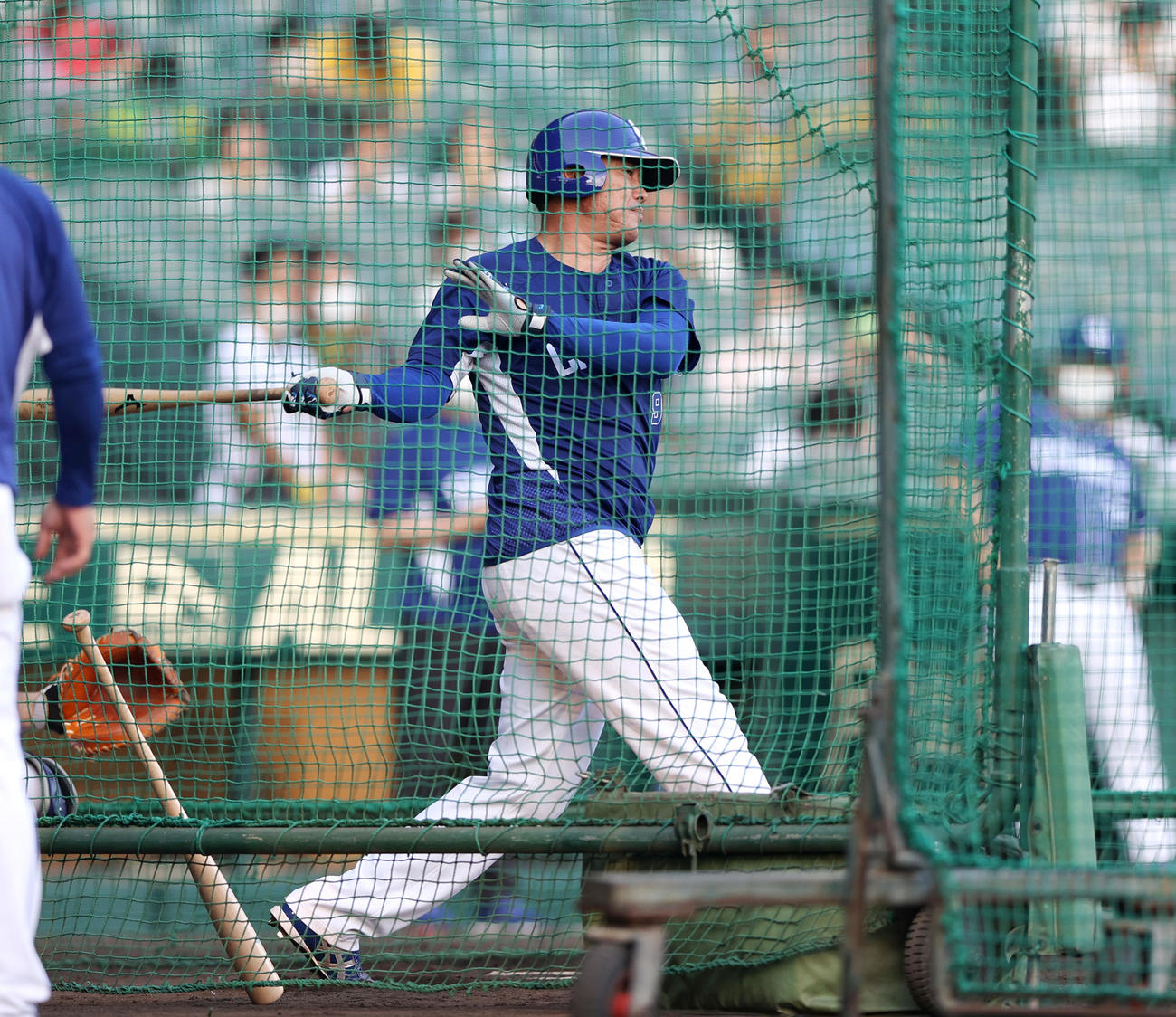 阪神対中日　試合前、フリー打撃する中日福留（撮影・上山淳一）