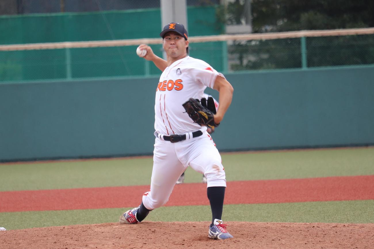 練習試合で、エネオス復帰後、初マウンドの田沢。1イニングを1安打無失点に抑えた（撮影・保坂淑子）