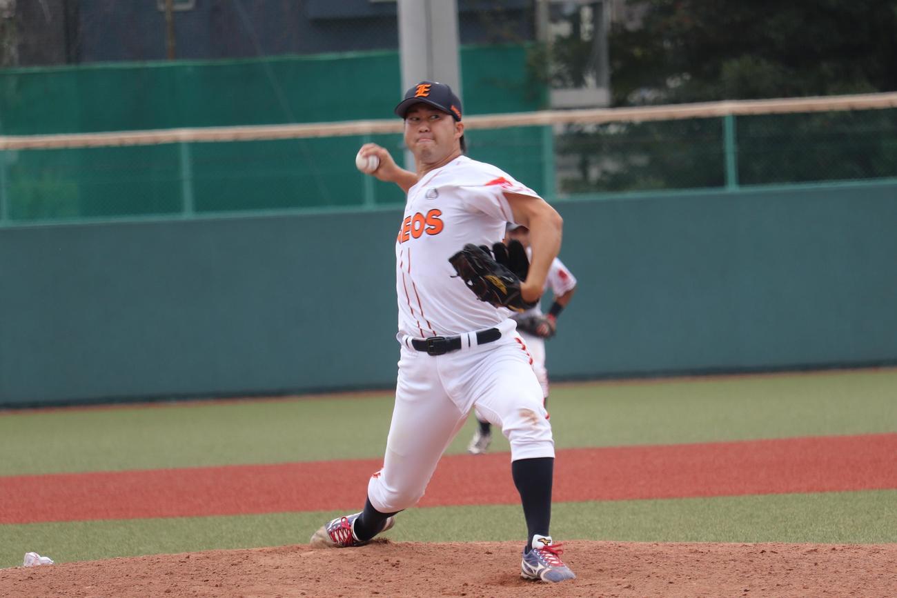 練習試合で、エネオス復帰後、初マウンドの田沢。1イニングを1安打無失点に抑えた（撮影・保坂淑子）