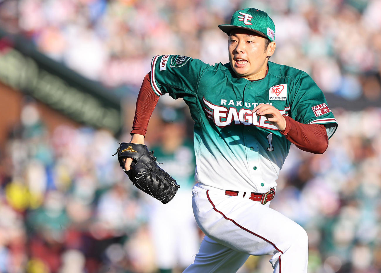 楽天対ロッテ　9回表ロッテ2死一塁、安田尚憲を一ゴロに仕留め勝利する松井（撮影・垰建太）