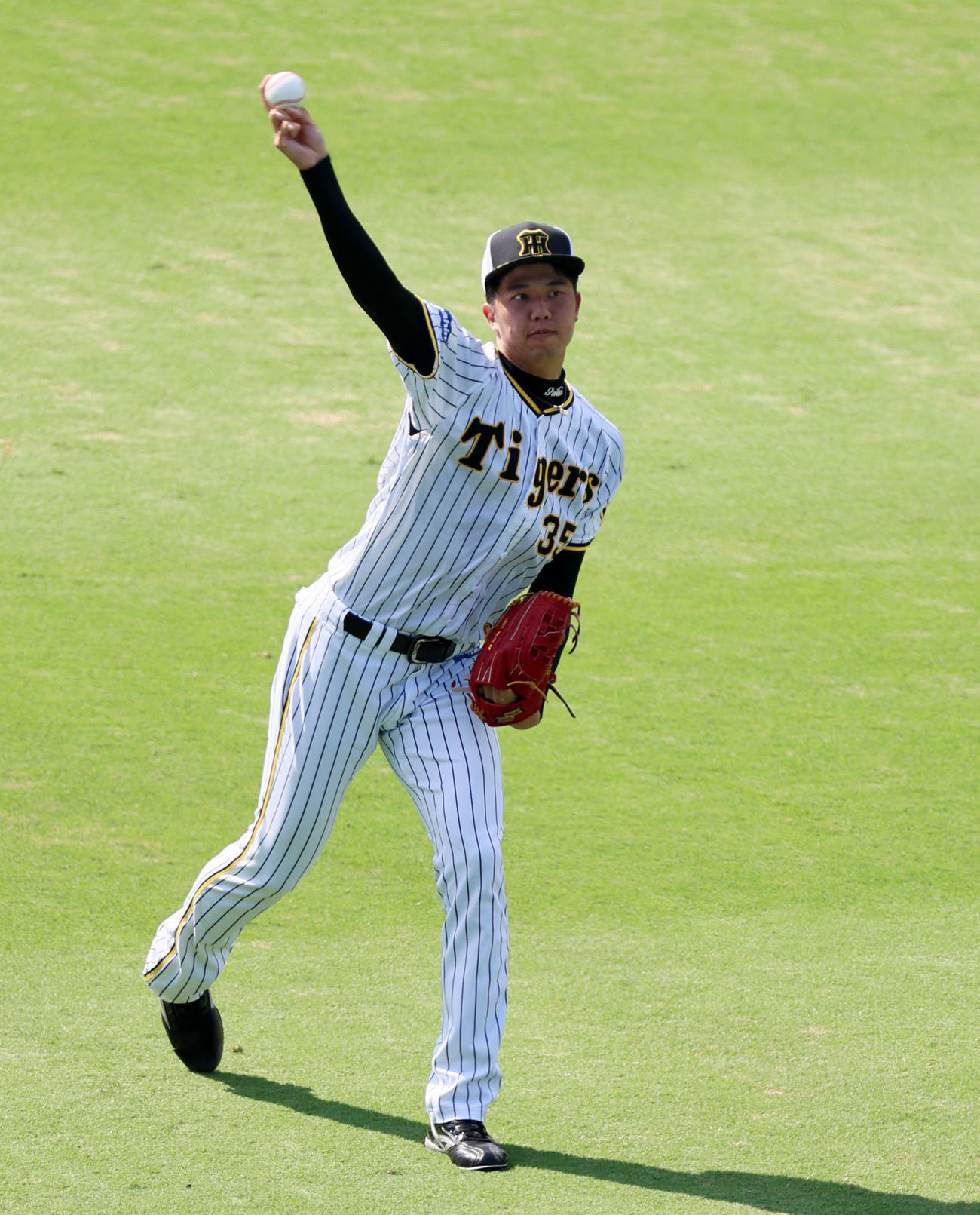 阪神対中日　キャッチボールする才木（撮影・加藤哉）