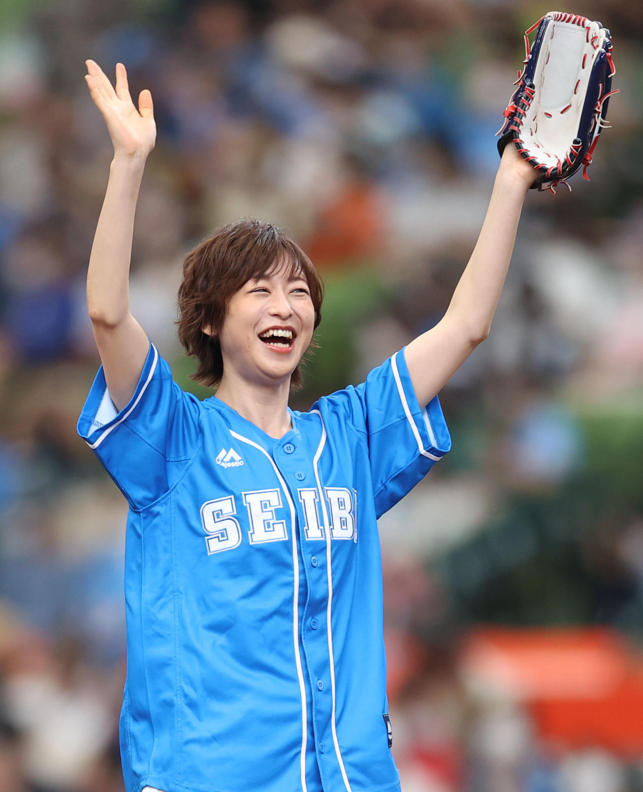 西武対日本ハム　始球式を務める声優の徳井青空（撮影・狩俣裕三）