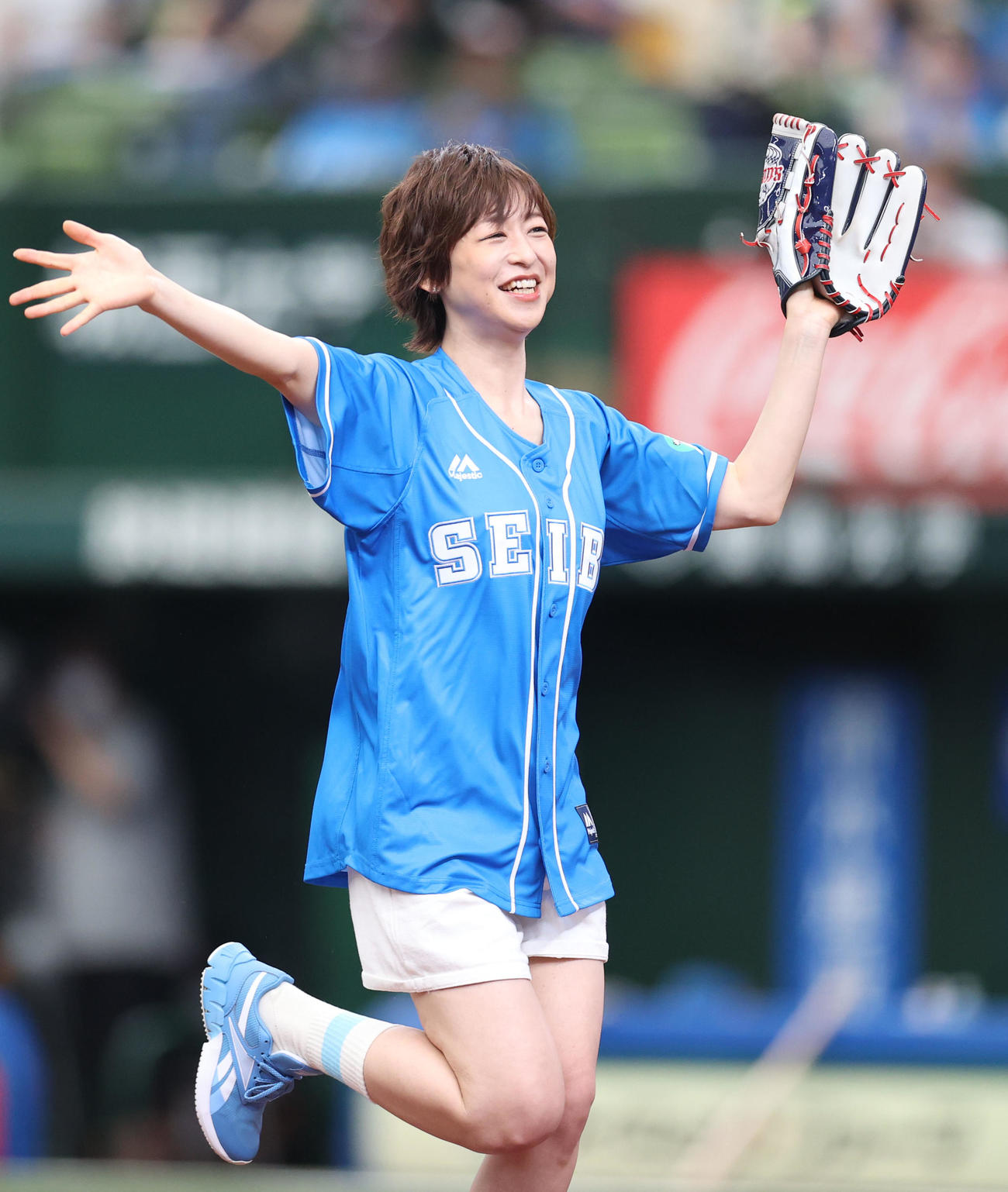 西武対日本ハム　始球式を務める声優の徳井青空（撮影・狩俣裕三）