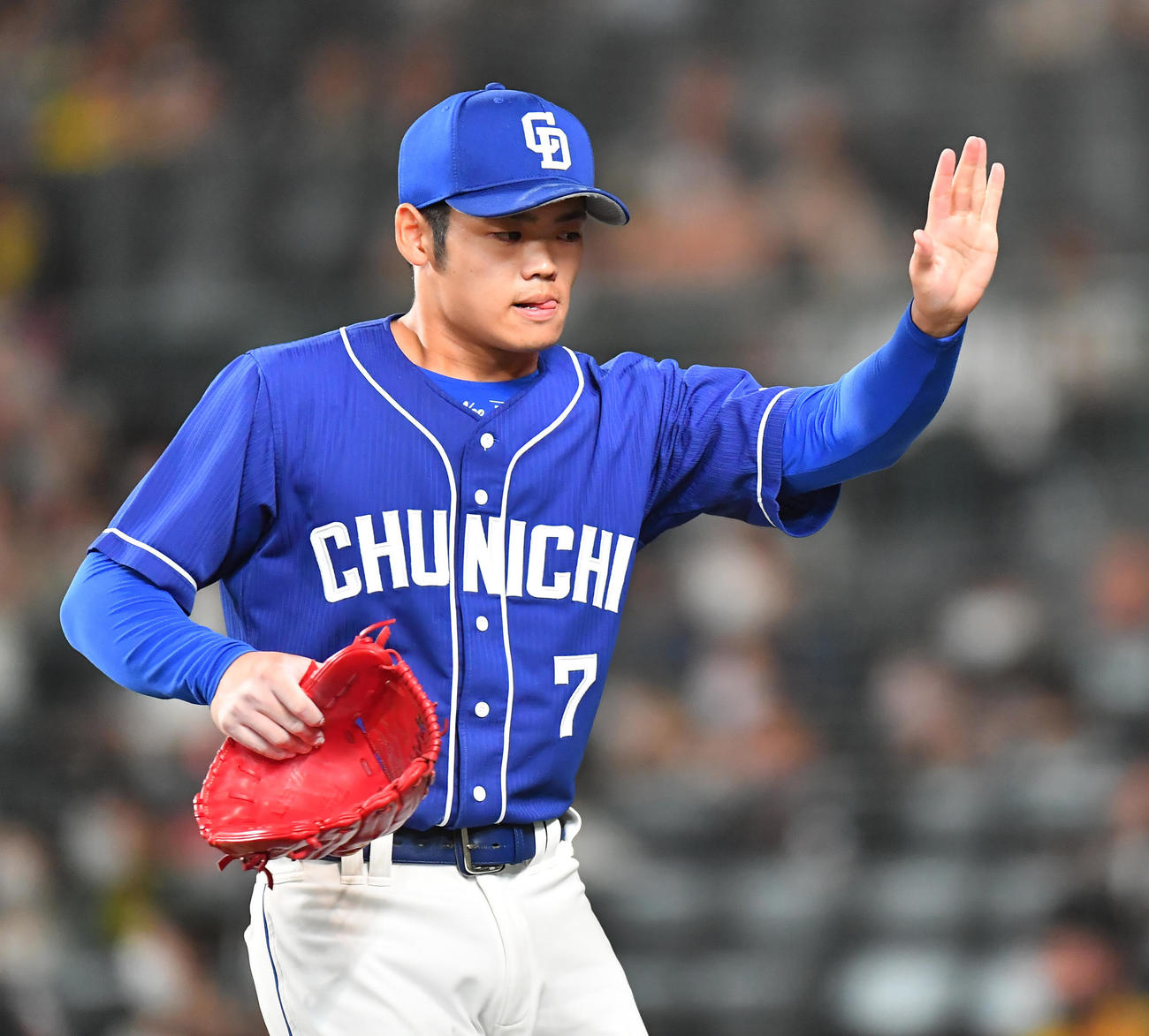 阪神対中日　8回裏、中日3番手で登板し無失点に抑える根尾（撮影・清水貴仁）