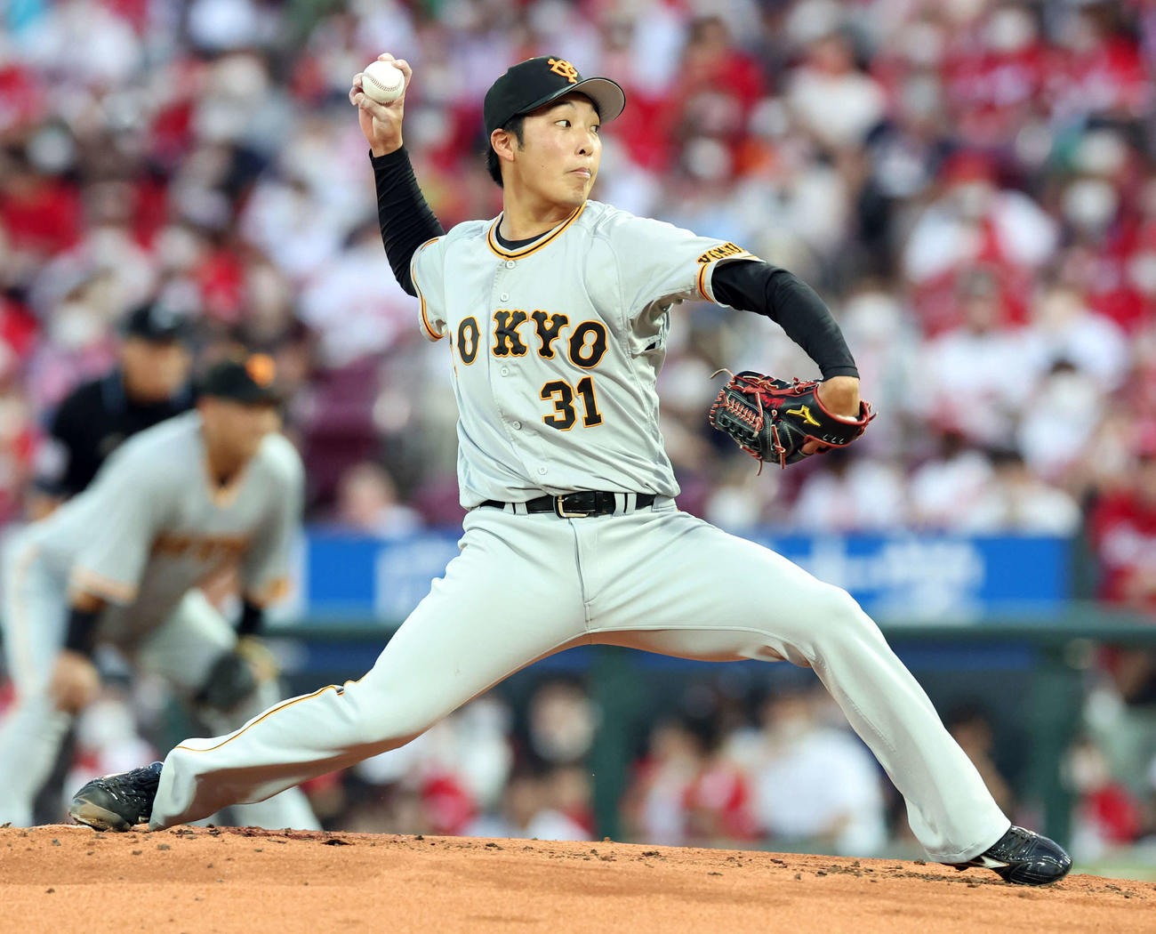 広島対巨人　力投する巨人先発の赤星（撮影・浅見桂子）