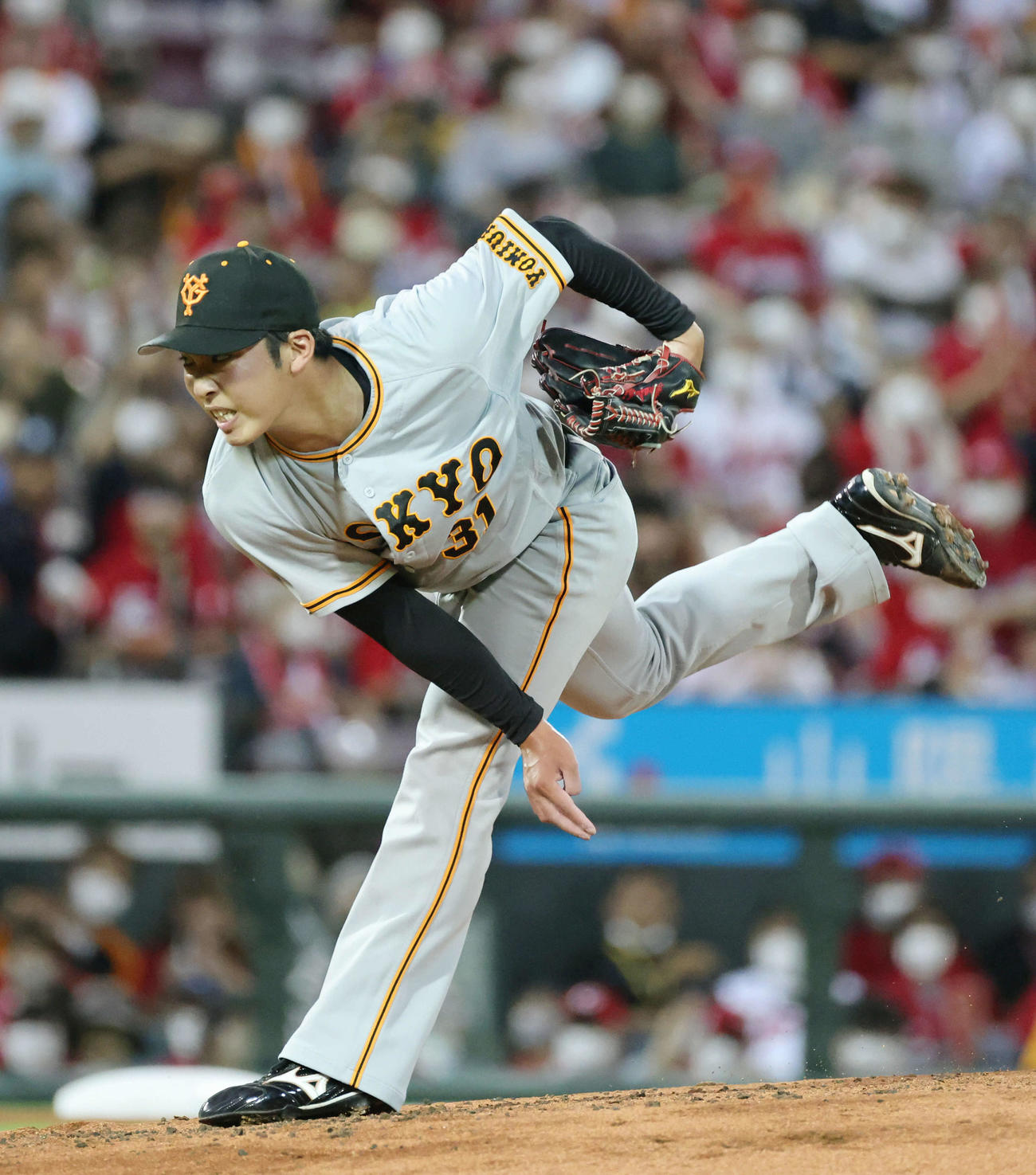 広島対巨人　巨人先発の赤星（撮影・加藤孝規）