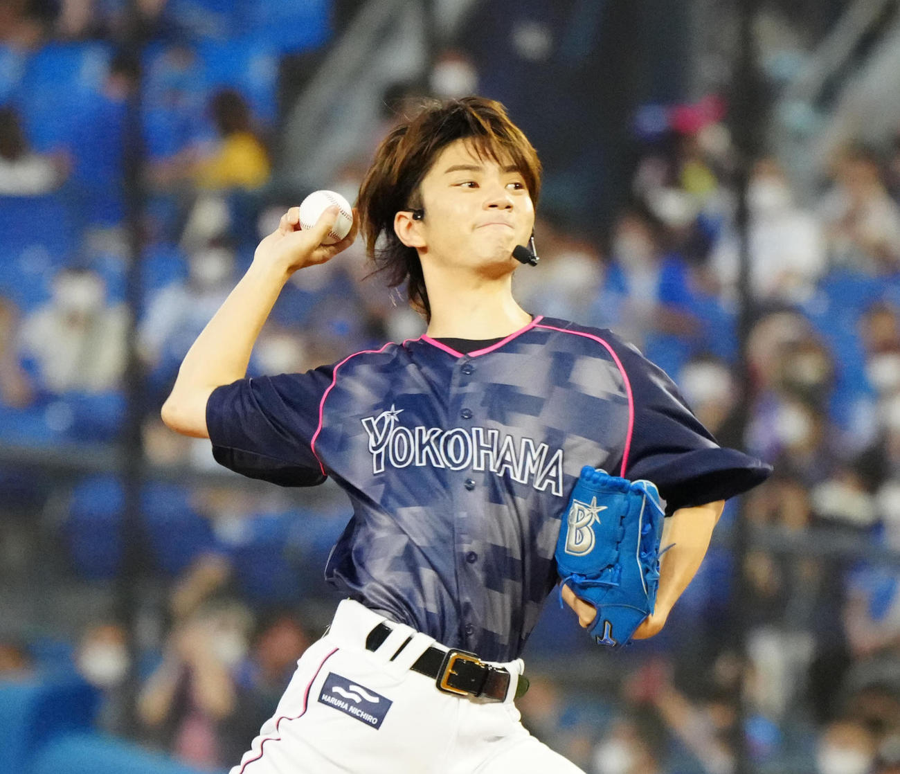 DeNA対ヤクルト　始球式に臨むHiHi Jetsの高橋優斗（撮影・江口和貴）
