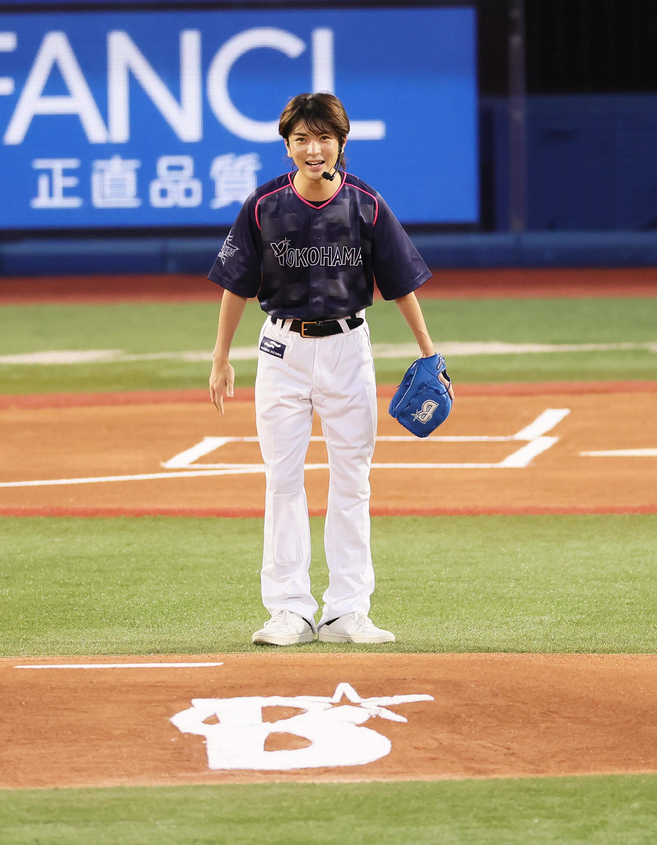 セレモニアルピッチに登場したHiHi Jets高橋優斗（撮影・足立雅史）