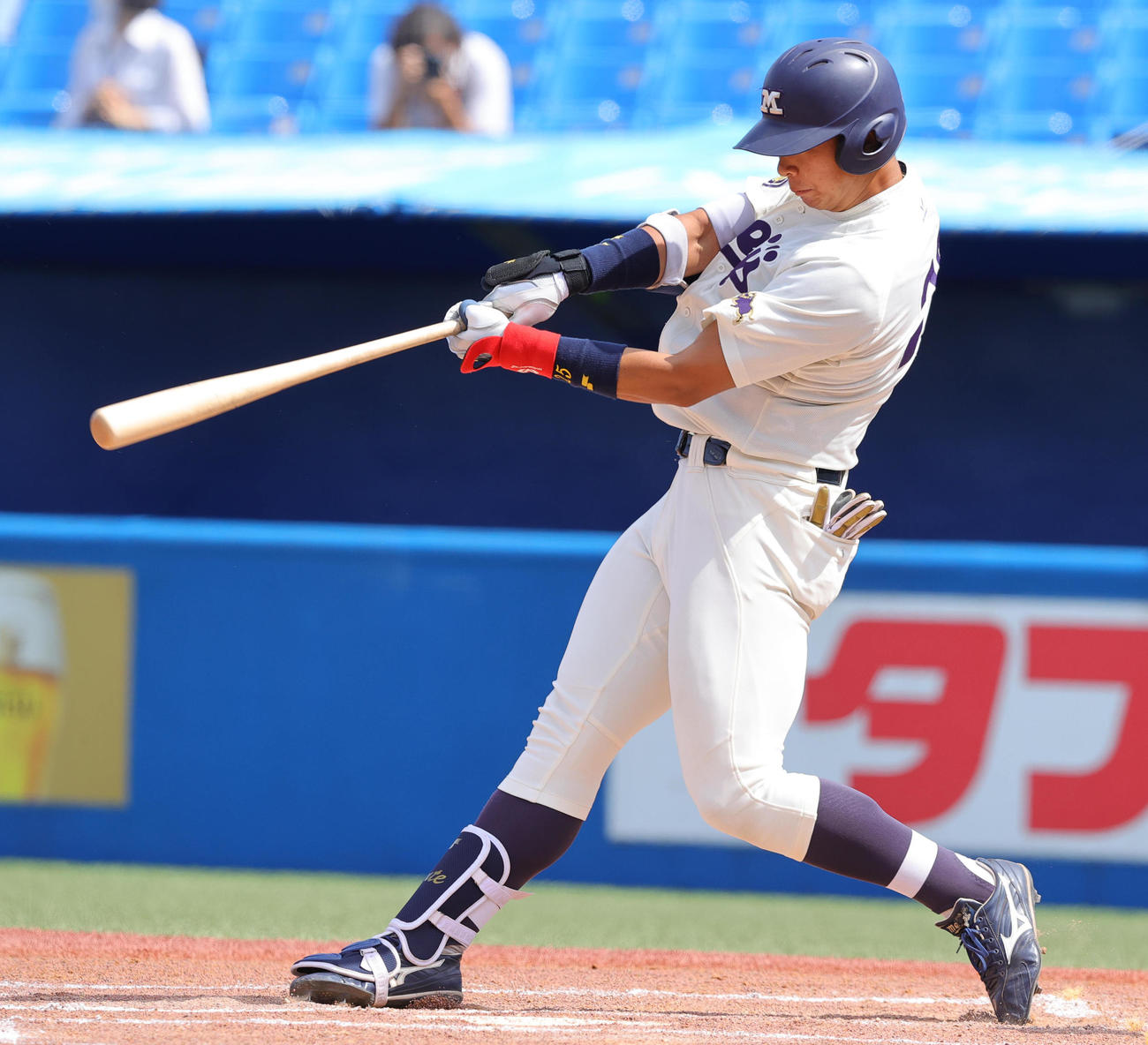1回表明大1死二、三塁、右越え3点本塁打を放つ上田希由翔（撮影・野上伸悟）