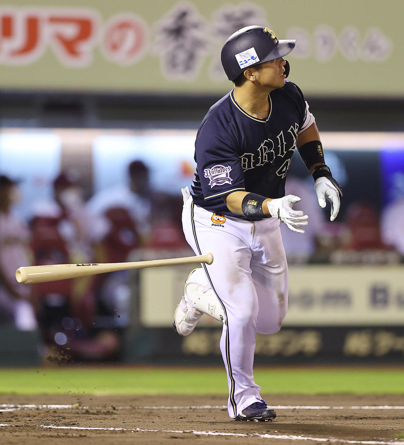 楽天対オリックス　2回表オリックス無死、左中間に先制ソロ本塁打を放つ頓宮（撮影・垰建太）