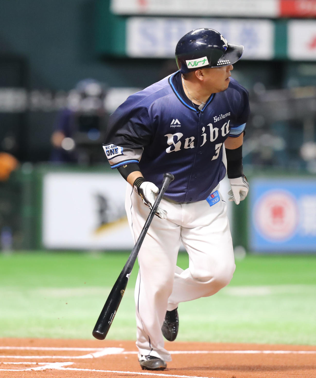 ソフトバンク対西武　6回表西武無死一塁、山川は左中間へ2点本塁打を放つ（撮影・屋方直哉）