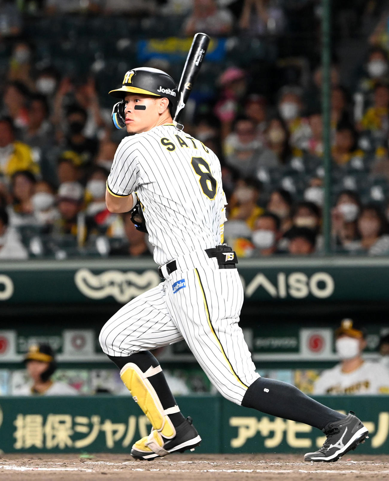 阪神対中日　7回裏阪神1死一、二塁、佐藤輝は左前適時打を放つ（撮影・前岡正明）