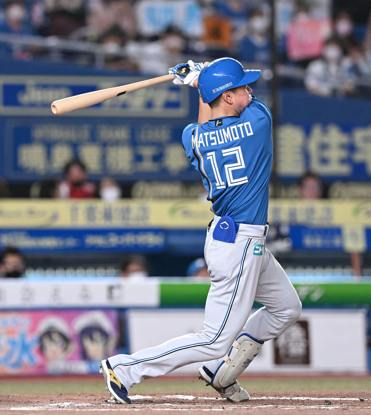 ロッテ対日本ハム　7回表日本ハム無死、松本剛は左前打を放つ（撮影・滝沢徹郎）