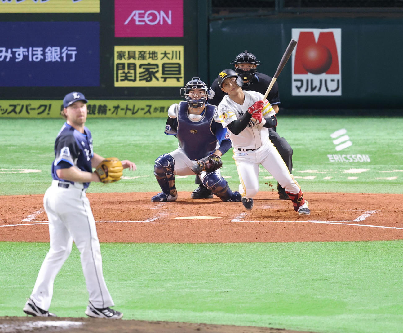 ソフトバンク対西武　3回裏ソフトバンク1死二、三塁、今宮は2点中前適時打を放つ（撮影・梅根麻紀）