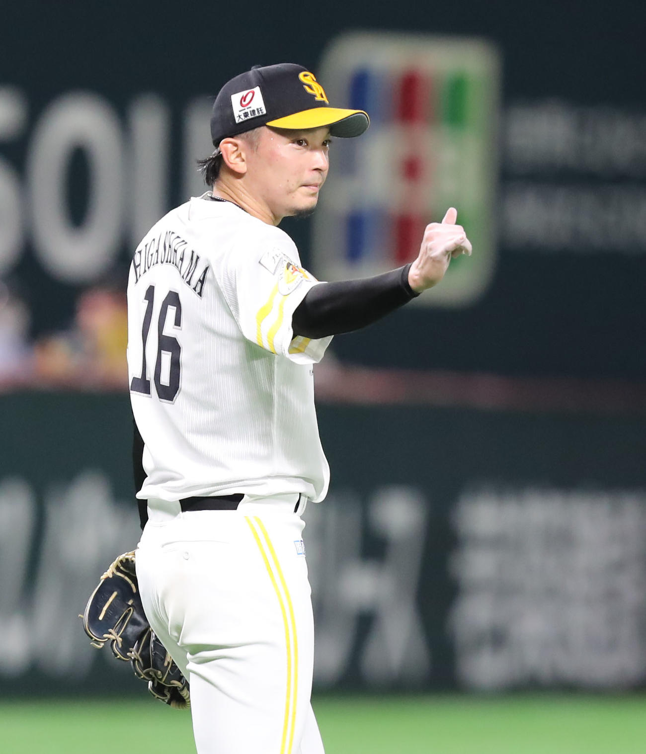 ソフトバンク対西武　5回表西武無死、東浜は呉を右飛に打ち取る（撮影・屋方直哉）