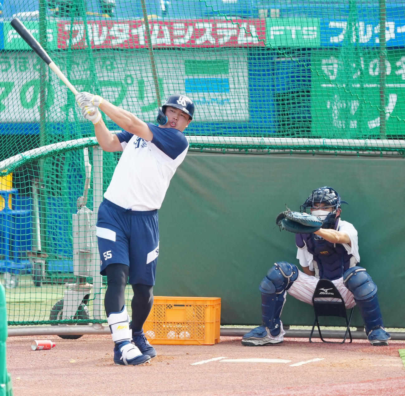 ヤクルト対巨人　試合前、打撃練習するヤクルト村上（撮影・江口和貴）