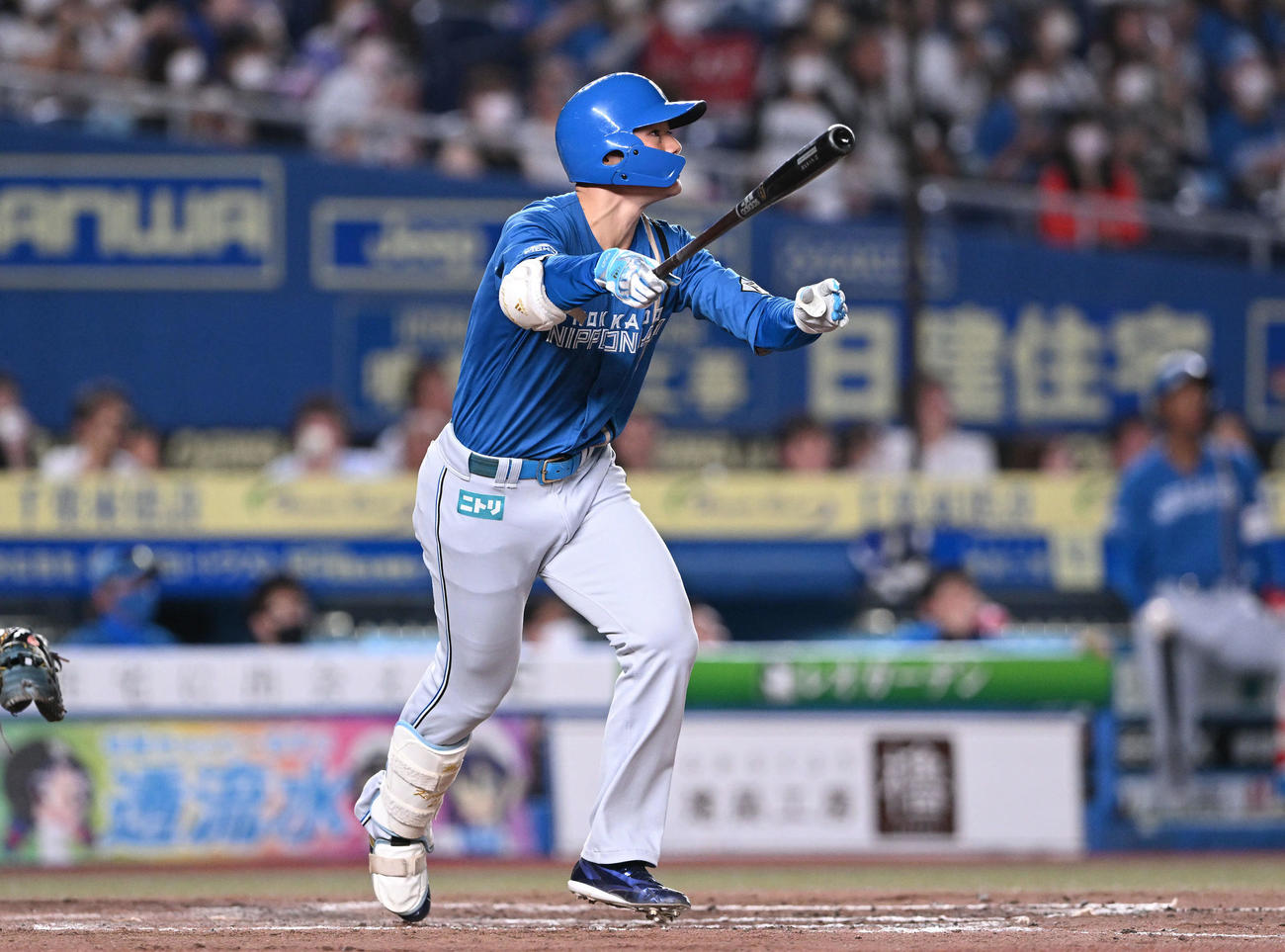 ロッテ対日本ハム　4回表日本ハム1死二塁、清宮は右中間へ2点本塁打を放つ（撮影・滝沢徹郎）